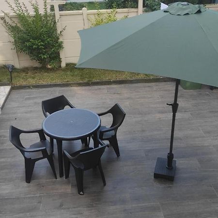 Joli Appartement De Vacances Écouen Екстериор снимка