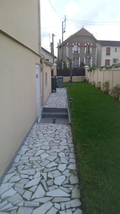Joli Appartement De Vacances Écouen Екстериор снимка