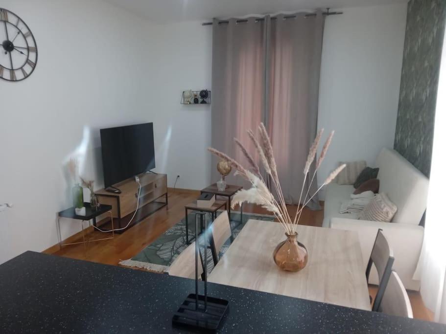 Joli Appartement De Vacances Écouen Екстериор снимка